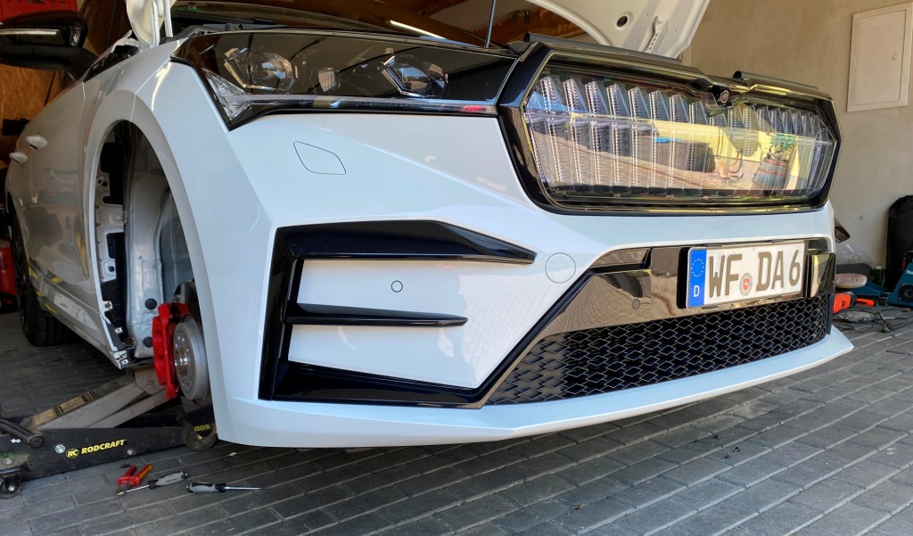 Einsetzen und von hinten verschrauben