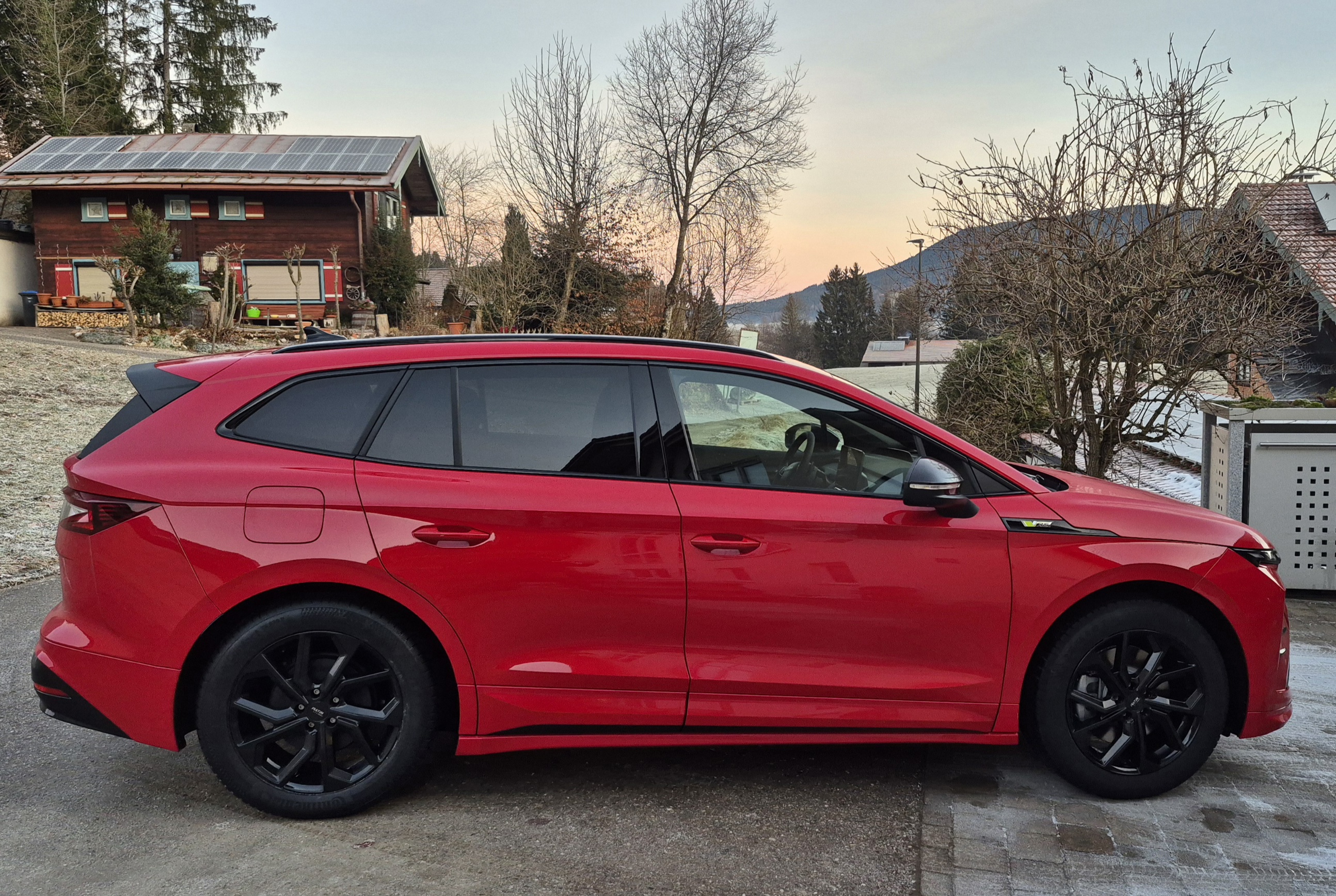 Unser neuer Enyaq RS in velvet rot