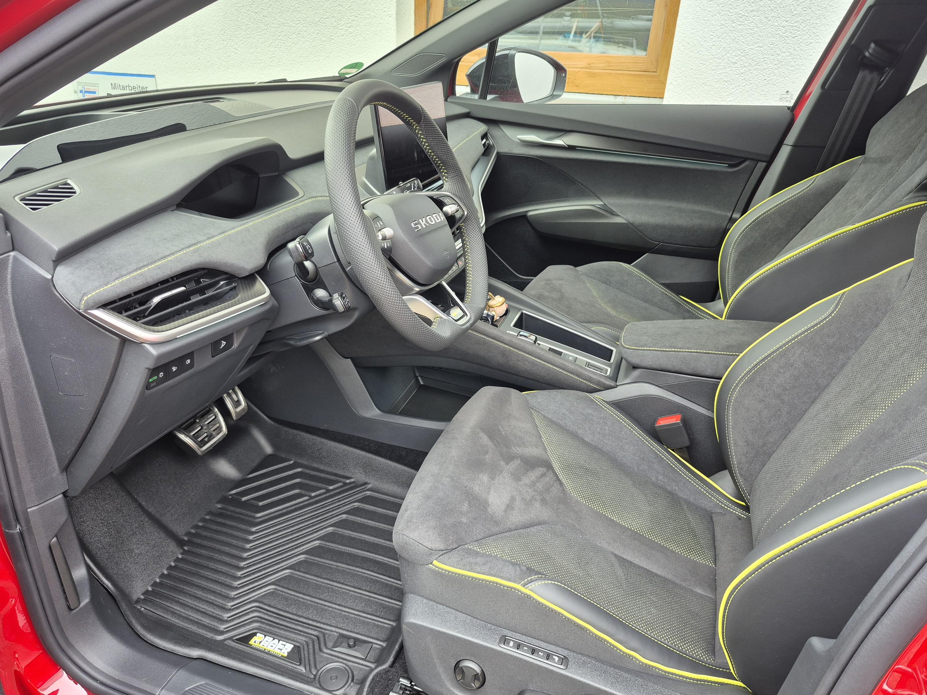 Unser neuer Enyaq RS in velvet rot