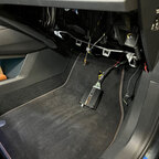 Hinter dem Handschuhfach