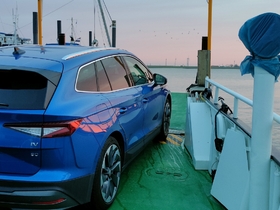 Kleiner ENYAQ auf großer Überfahrt