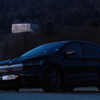 Die Bergziege wartet auf den Sonnenaufgang