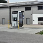 2 Ladepunkte mit integriertem Speicher in der Provinz des südöstlichen Oberbayern.