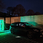 Energie tanken am Kreisel Power Charger