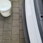 Ladekantenschutzfolie anbringen