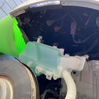 Scheibenwasserbehälter demontiert